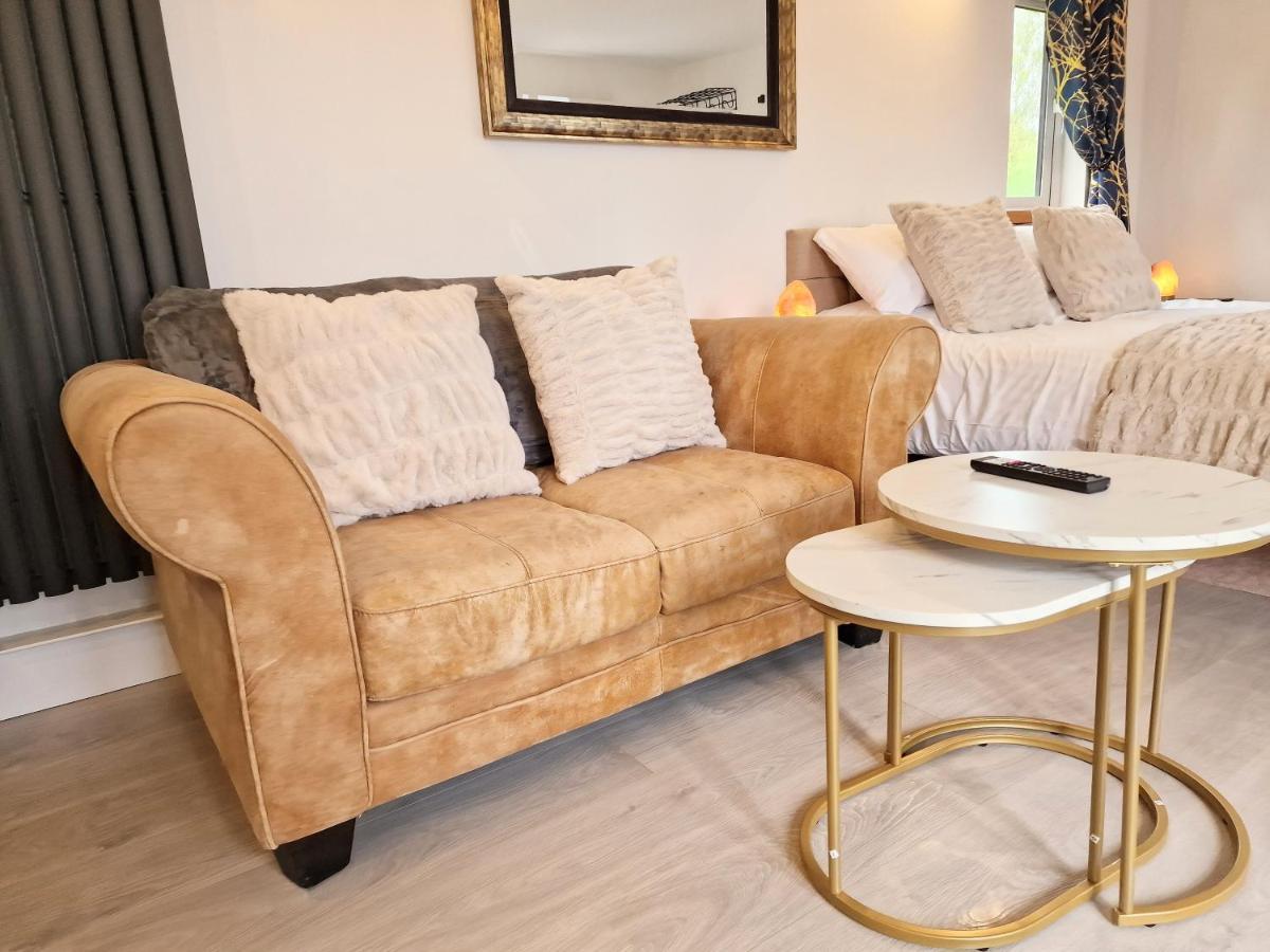 Kaoglen Fallow Pod - Luxury - Hot Tub - Pet Friendly Chalet *